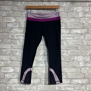 Lululemon Women's 6 Capri Length Athletic Leggings Black and Purple **FLAWED**